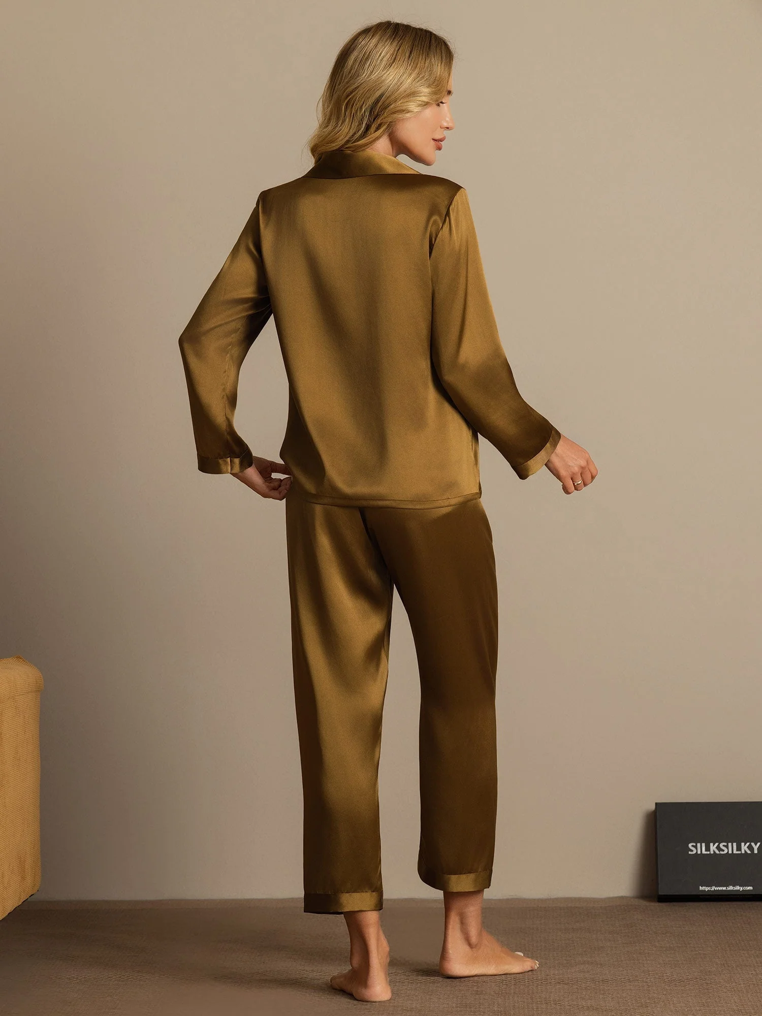Pure Silk Long Sleeve Women's Pyjamas Set - Image 48