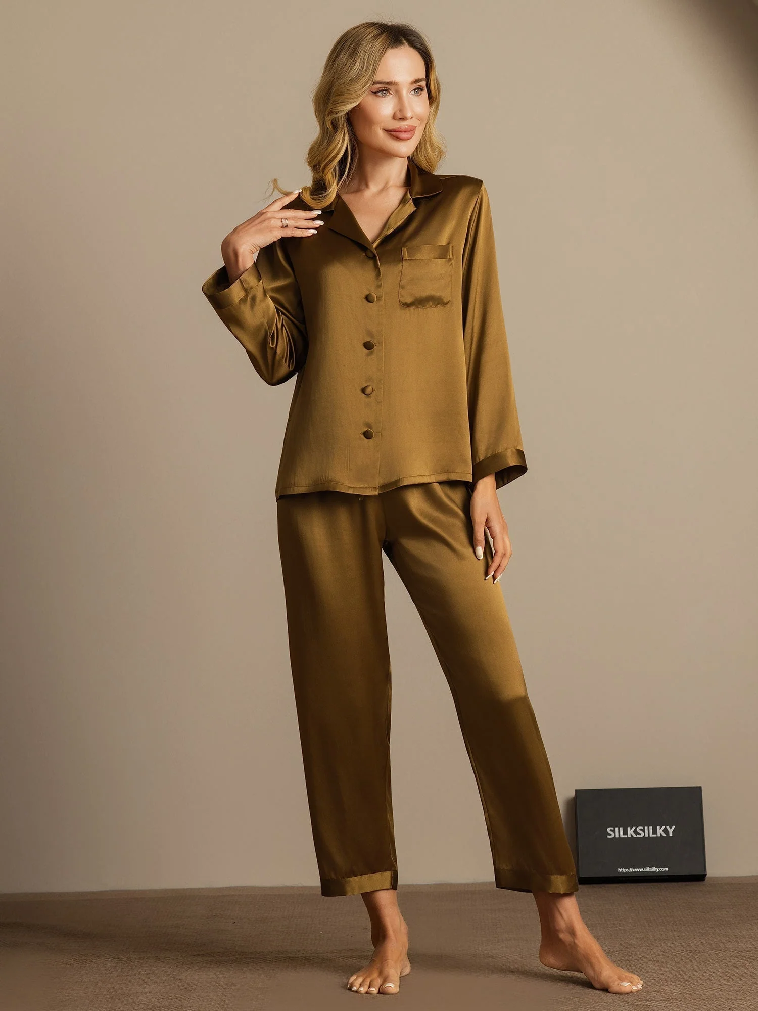 Pure Silk Long Sleeve Women's Pyjamas Set - Image 50